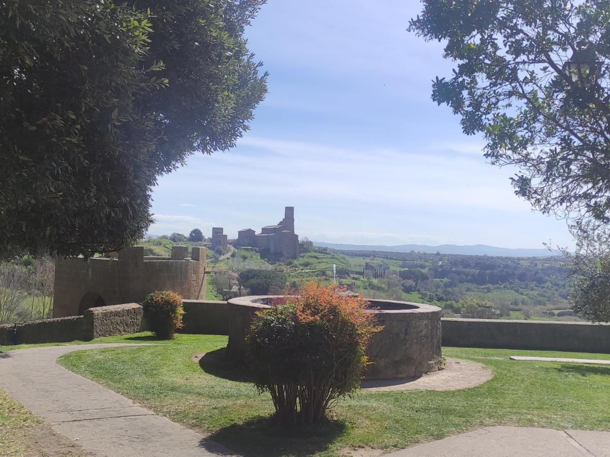 Alloggio Largo Consalvi Tuscania Exterior foto
